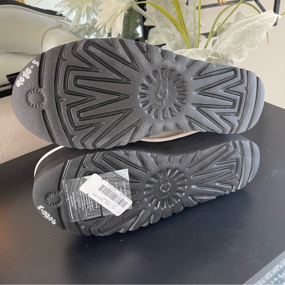 UGG Classic Mini Platform Ultra Matte White Leather - Picture 6 of 11